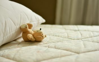 Zdrowy sen i komfort codziennie: najnowsze trendy w materacach do spania